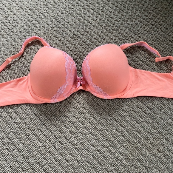Victoria's Secret Bra - Body by Victoria - Padded Perfect Coverage - 32D - Picture 2 of 4